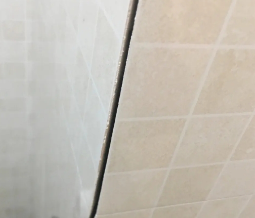 翁源瓷砖空鼓维修公司分享阳台瓷砖脱落的修复过程可以分为以下几个步骤